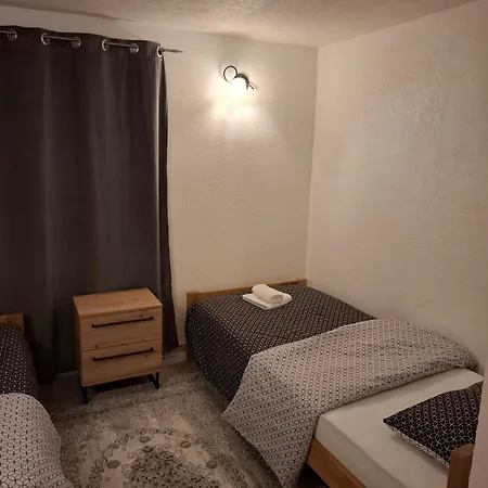 アパート Delux Apartmans *